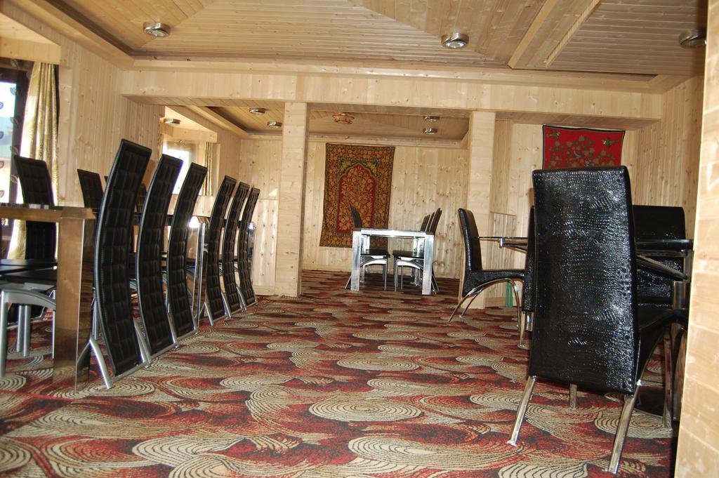 Hotel Zahgeer Continental グルマルグ 部屋 写真