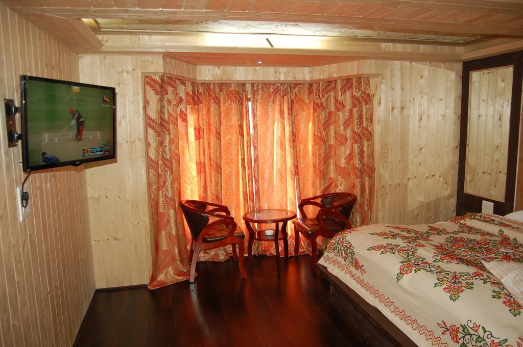 Hotel Zahgeer Continental グルマルグ 部屋 写真