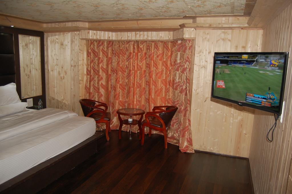 Hotel Zahgeer Continental グルマルグ 部屋 写真