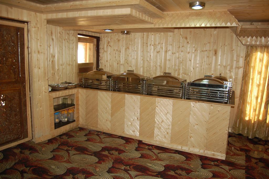 Hotel Zahgeer Continental グルマルグ 部屋 写真