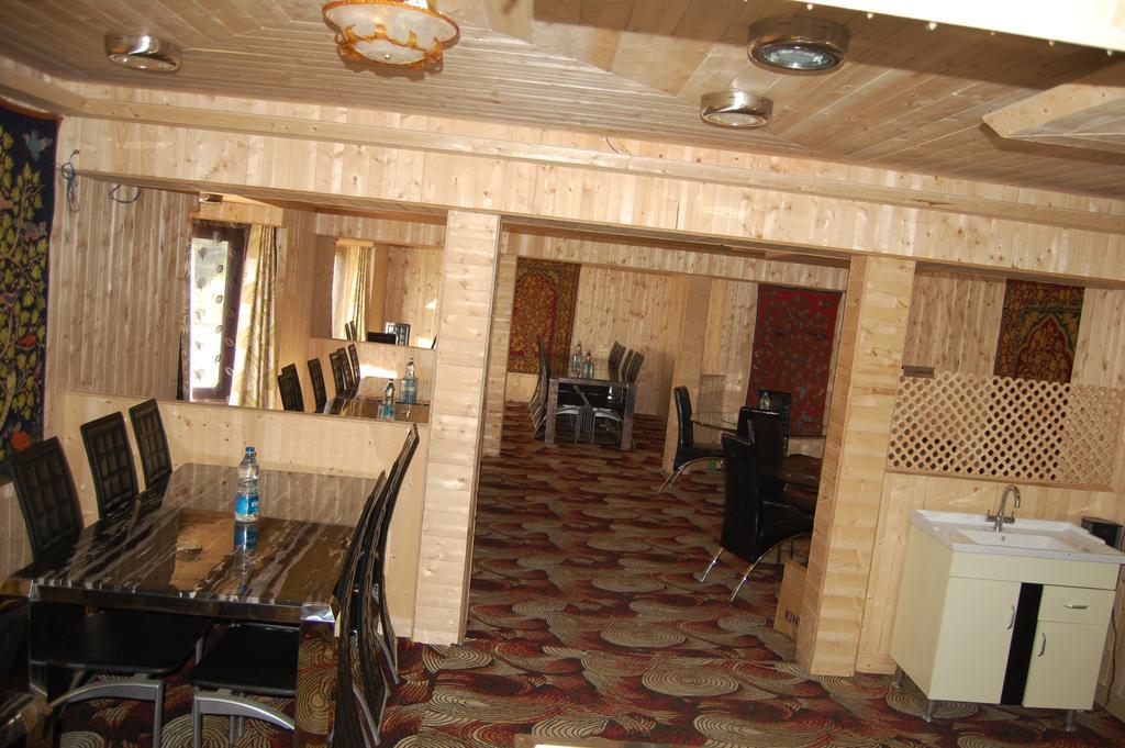 Hotel Zahgeer Continental グルマルグ 部屋 写真